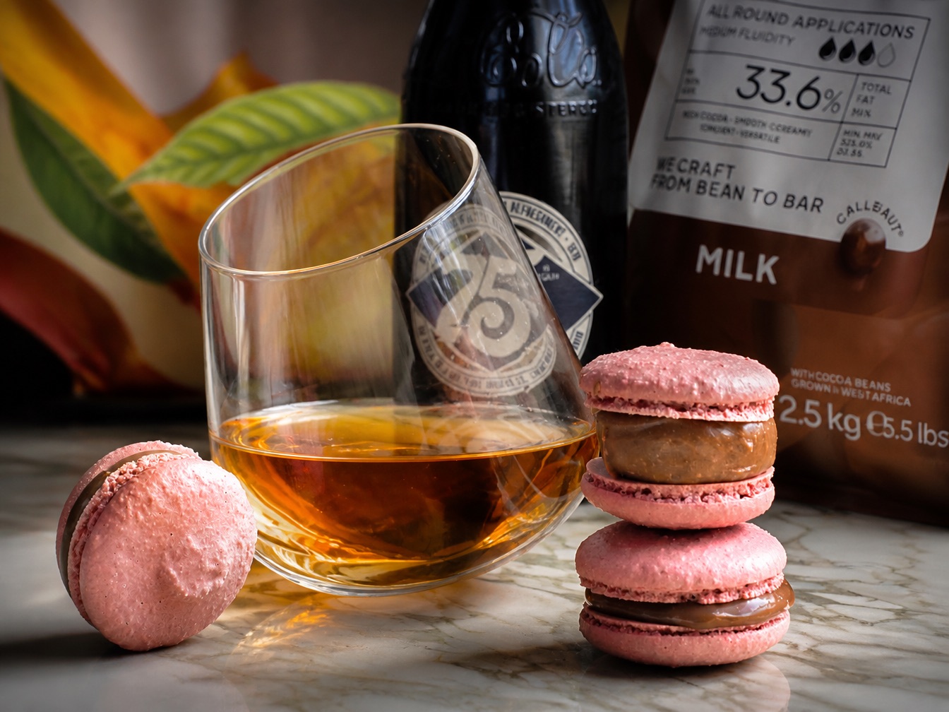 Cocktail party flavor macarons with whiskey